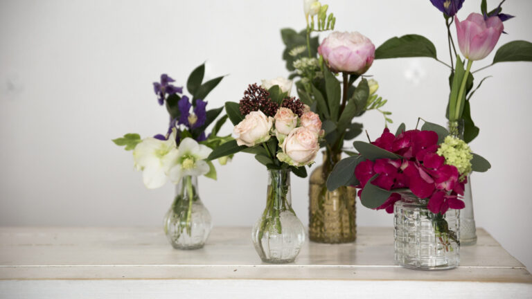 切花を長持ちさせるには？お花屋さんおすすめの長く楽しむコツ